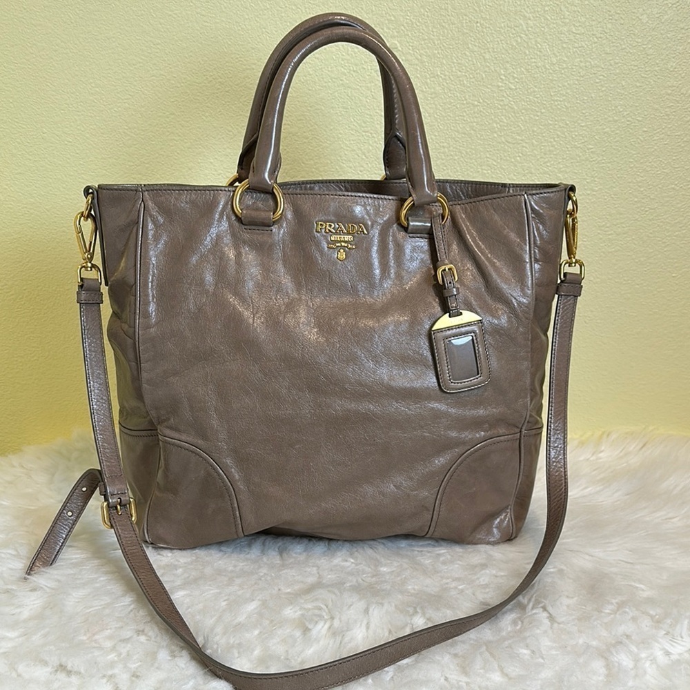 💯 Authentic Prada  Two-way Leather Tote Bag🍀